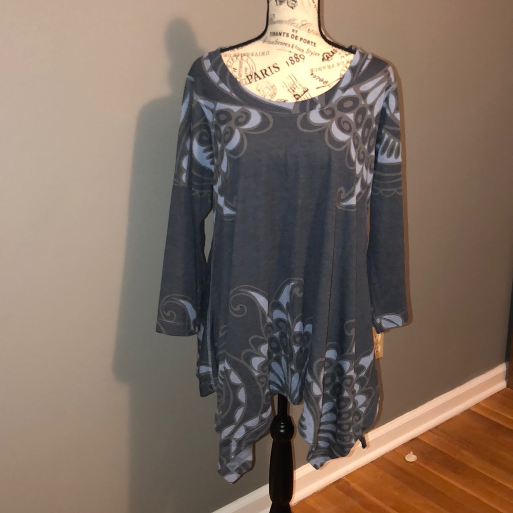 3/$20 NWOT Blue, Grey, and Green Philosophy Tunic